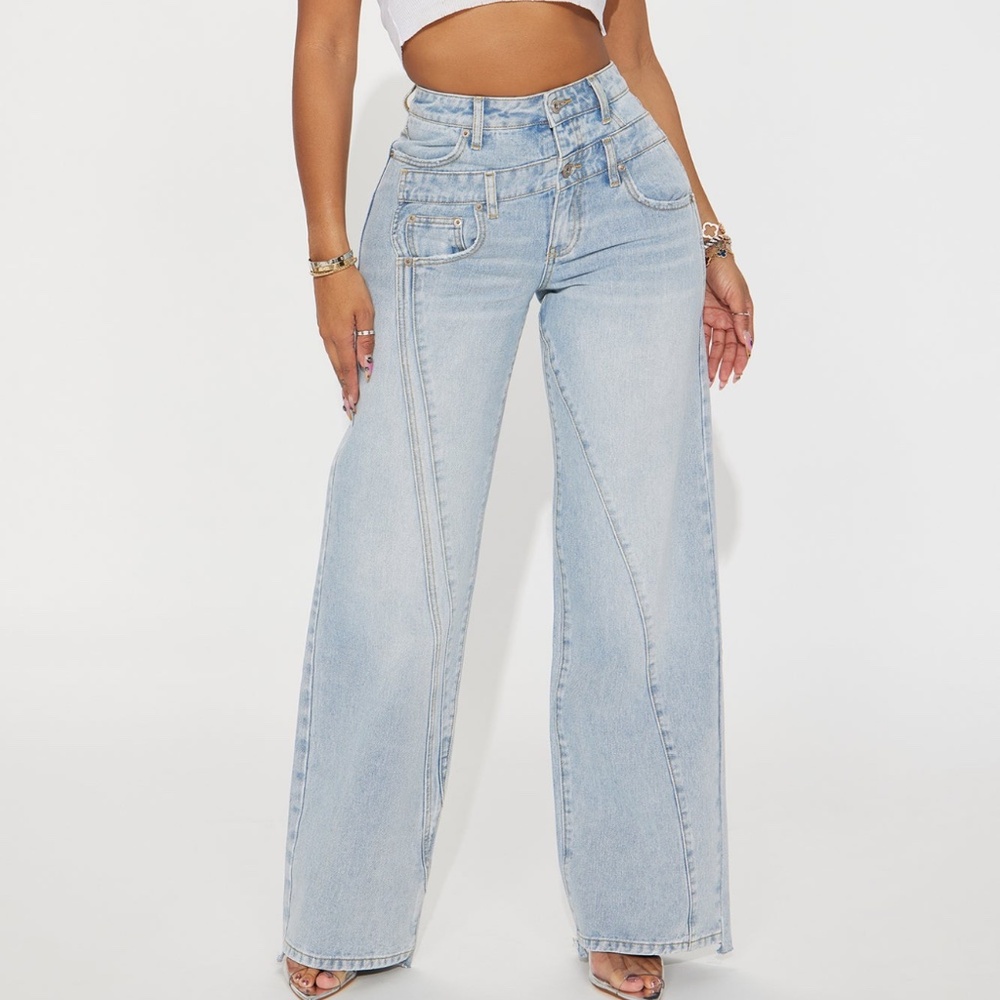 Fashion Nova Baggy Jeans-Light Wash